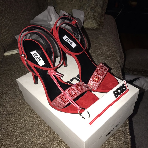 GCDS brand new size 11 but runs 2 size downs - Picture 2 of 15